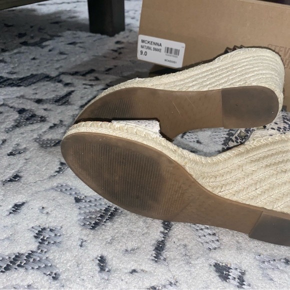 Snake print wedge sandals - Picture 3 of 3